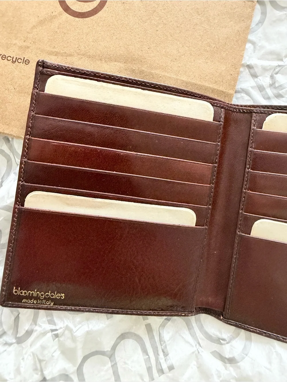 🗽Bloomingdale's Men's Bifold Card Wallet in Dark Brown